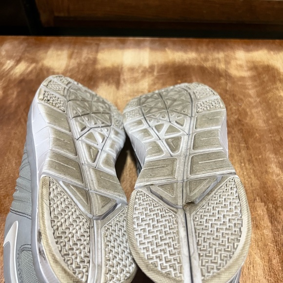 Mens size 7.5 grey nike free tennis shoes - Picture 4 of 6